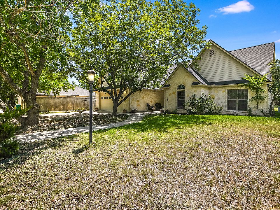 1st image of 228 Ivy Ln