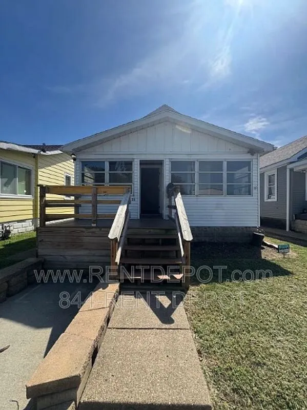2 bed, 1.0 bath, 752 sqft, $895 — Photo 1