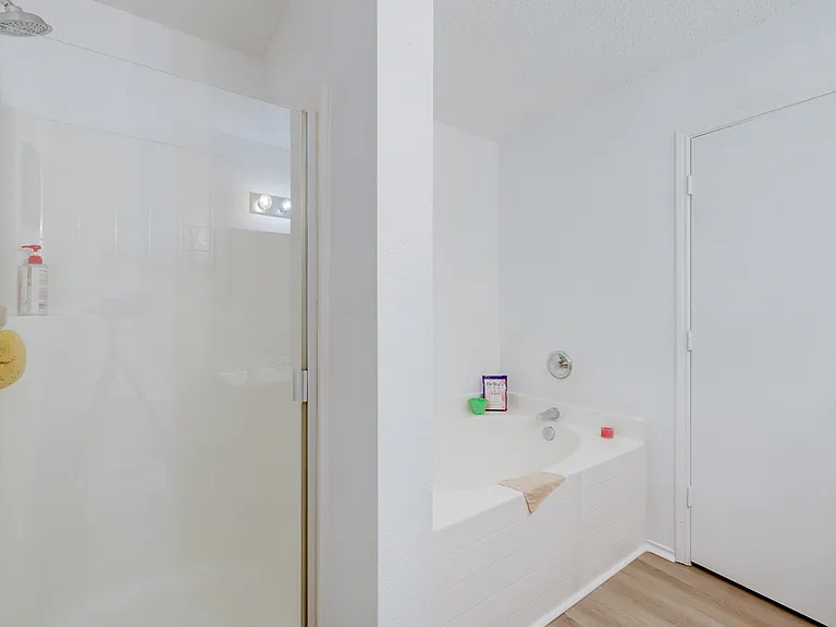 4260 Meadowknoll Dr — Photo 10