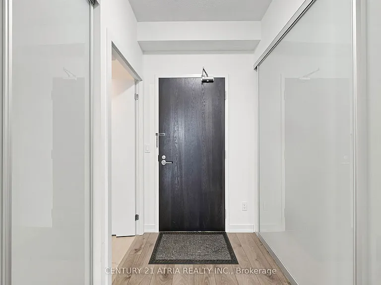 297 College St #910 — Photo 30