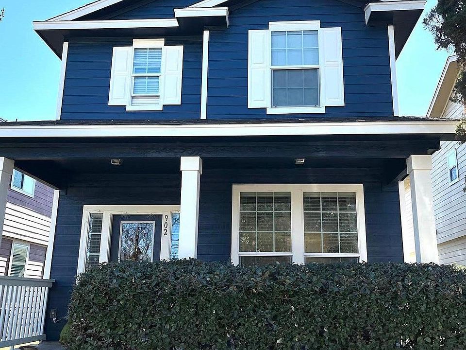1st image of 902 Alamo Plaza Dr