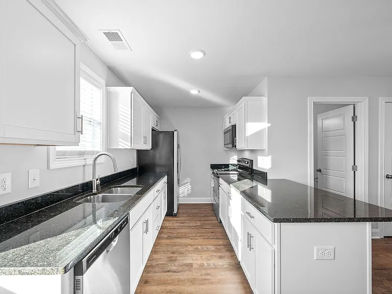 919 Martin St #E — Photo 9
