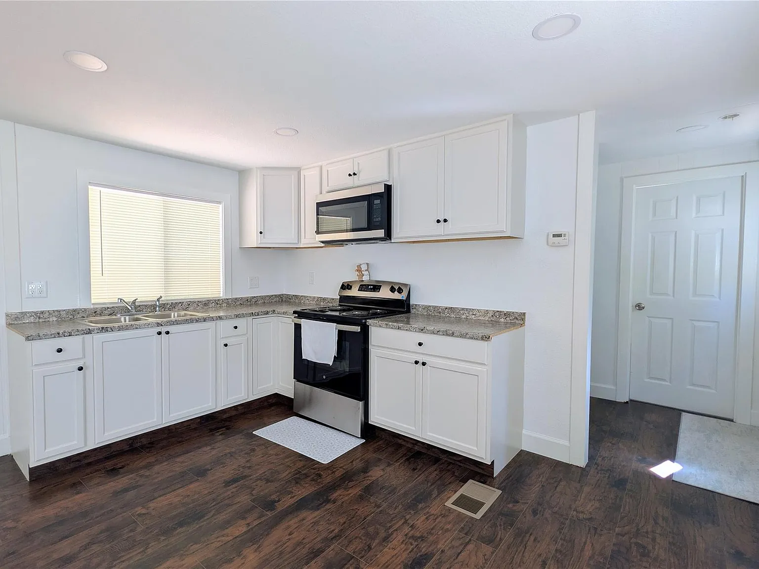 2 bed, 2.0 bath, 748 sqft, $950 — Photo 4