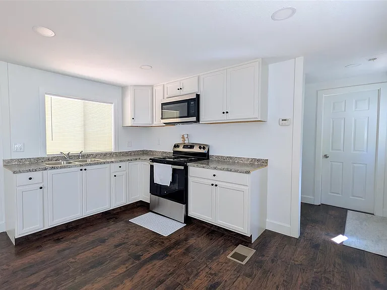 266 Hunters Gln — Photo 4