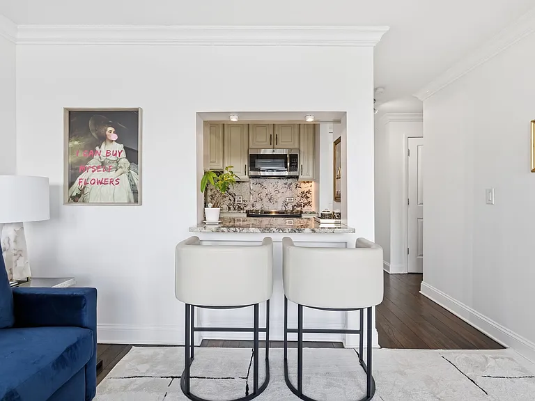 111 E Chestnut St #34B — Photo 6