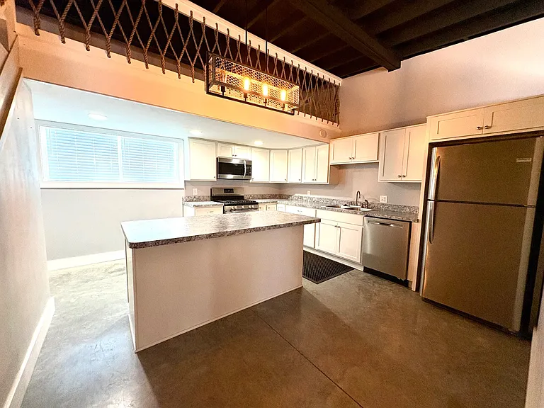606 Main St #B — Photo 3