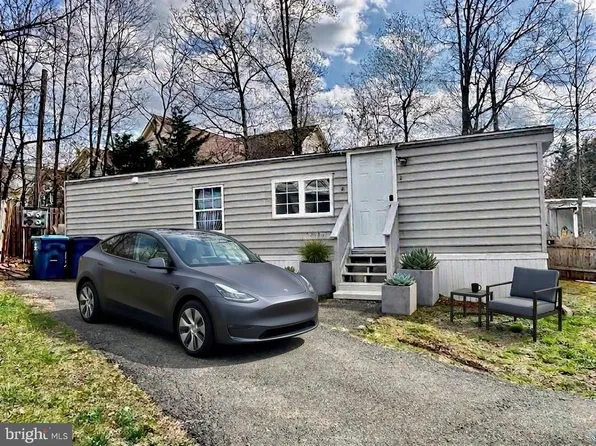 11209 Mobile Dr, Fairfax, VA 22030