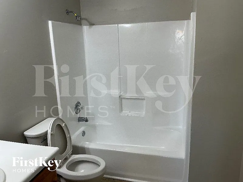 3 bed, 2.5 bath, 1645 sqft, $2,380 — Photo 3