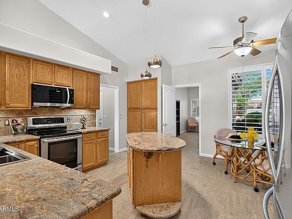 4th image of 244 E HORSESHOE Avenue