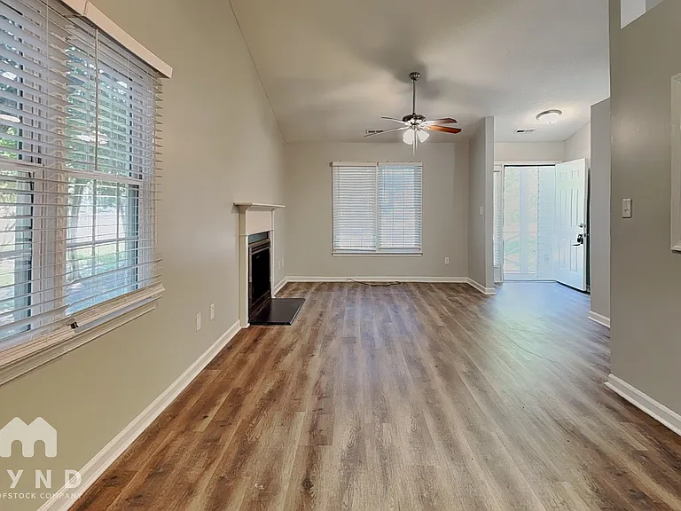 409 Crosspine Dr — Photo 7