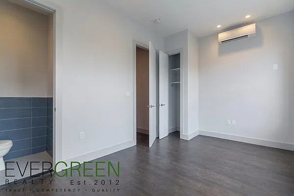 Rented by Evergreen Apartments BK | media 13