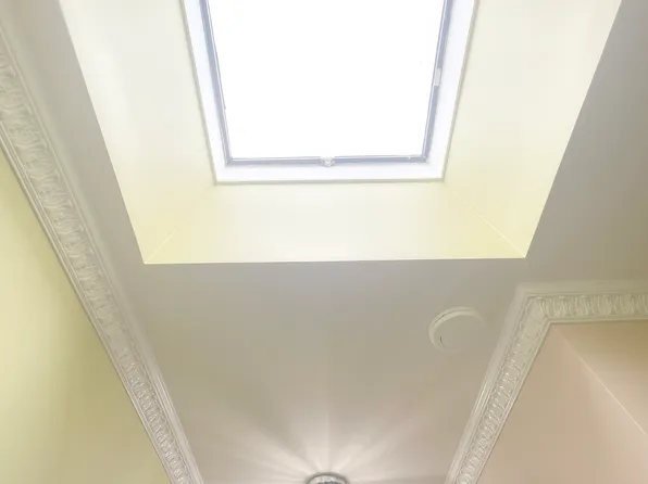 2963 Voorhies Avenue image 28 of 53