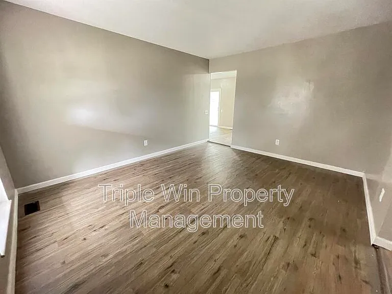 1725 Orletto Way — Photo 12