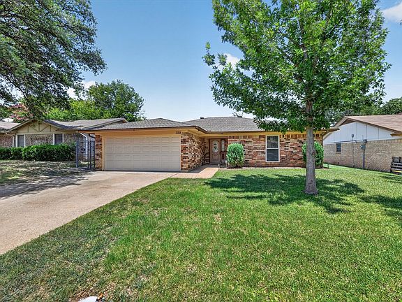 3rd image of 3712 Holly Springs Dr
