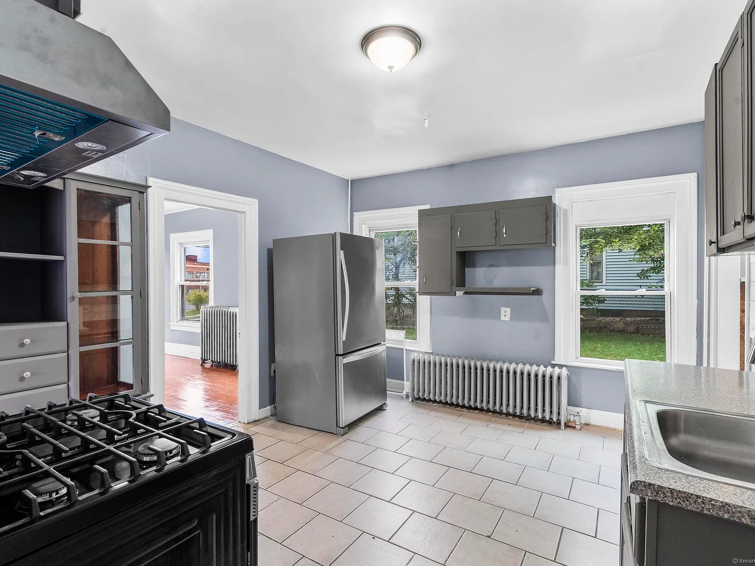 4 bed, 1.0 bath, 1316 sqft, $2,200 — Photo 3