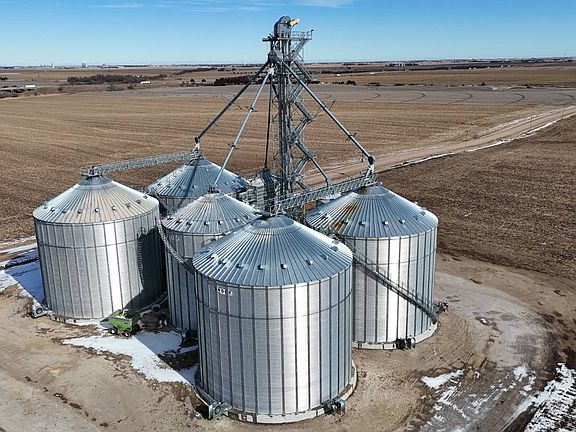 4th image of W 9th Road & South Rd #M