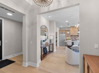 1 Hill Farm Rd UNIT 210, North Oaks, MN 55127