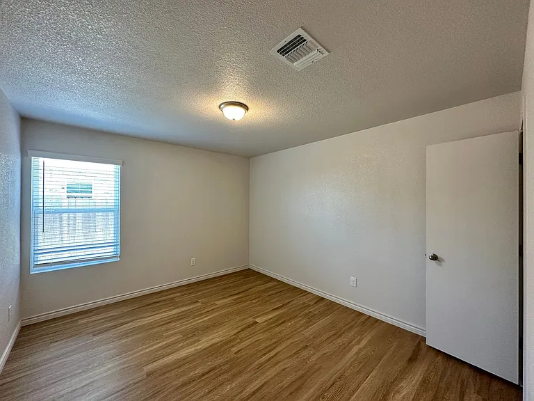 1809 Clovis Dr — Photo 11