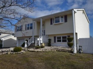 23 Galway Dr, Hazlet, NJ 07730