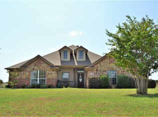105 Williamsburg Ln, Springtown, TX 76082