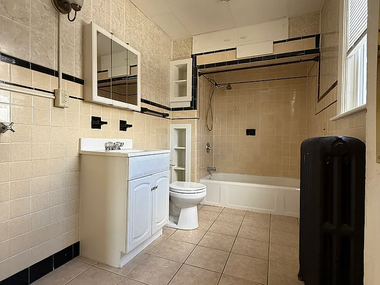60-62 Lawrence St #2 — Photo 8