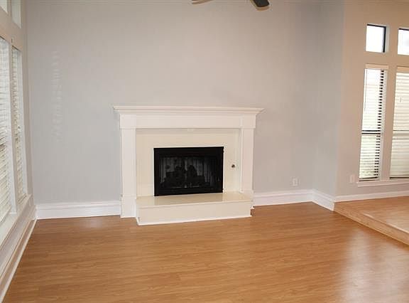 4th image of 2037 Greenstone Trl