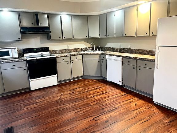 4th image of 504 Coggeshall St