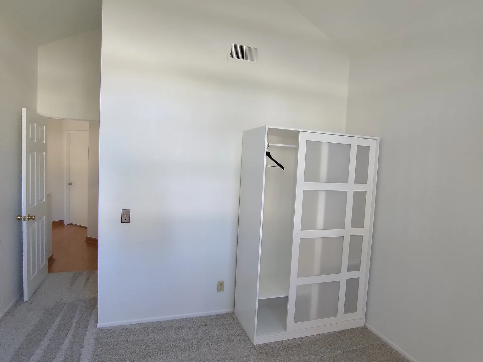 3 bed, 1221 sqft, $1,175 — Photo 2