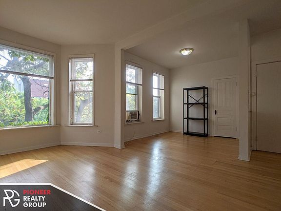 3rd image of 2909 N Mildred Ave #3A