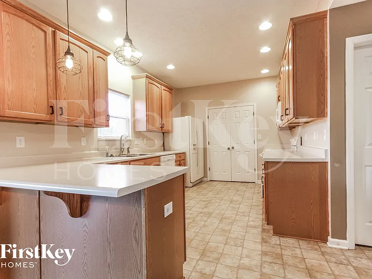 2243 Tanya Dr — Photo 5