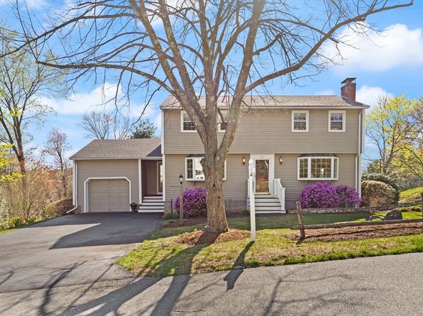 24 Hodgkins Dr, Ipswich, MA 01938
