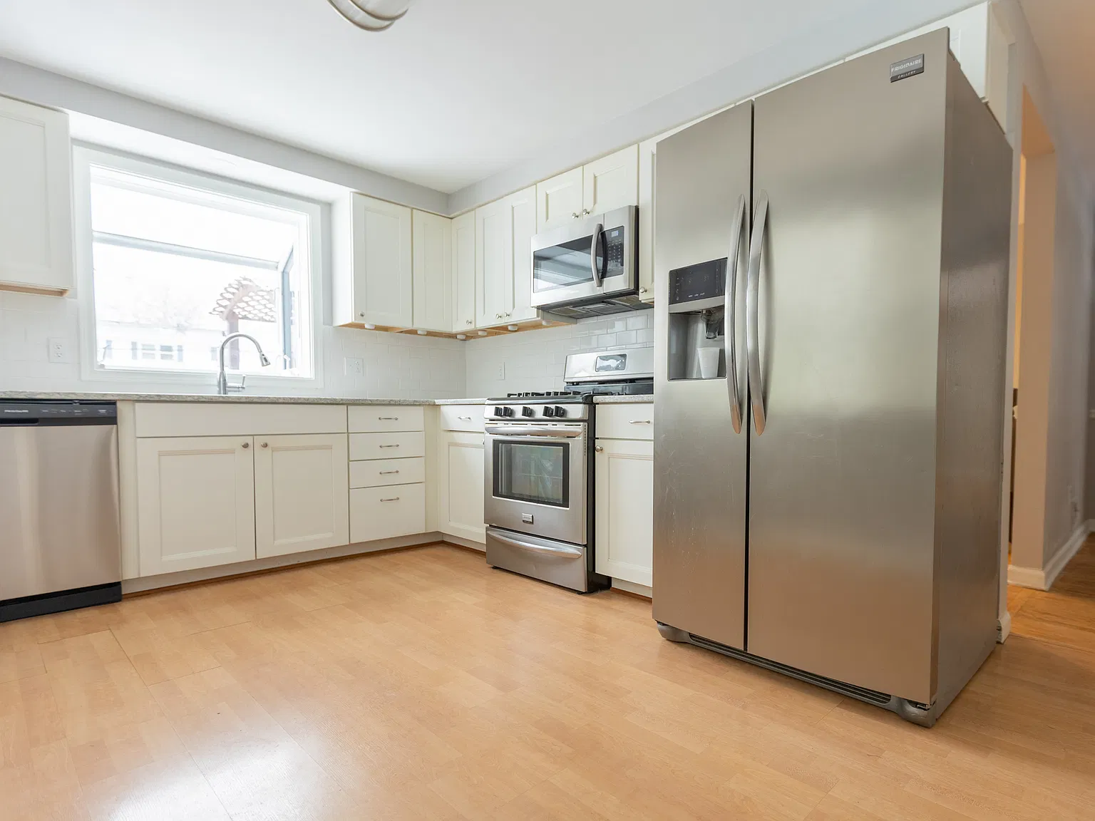 3 bed, 1.5 bath, 1512 sqft, $2,800 — Photo 3