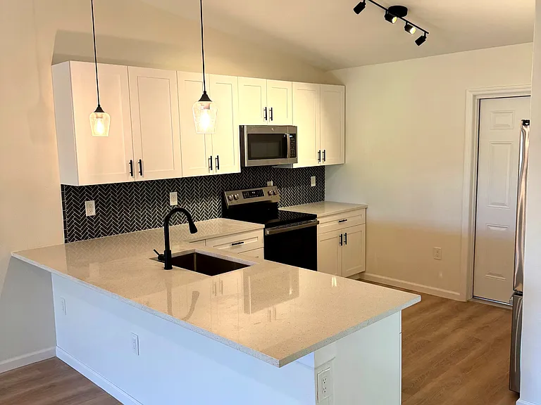 11138 Pendleton Ave — Photo 10