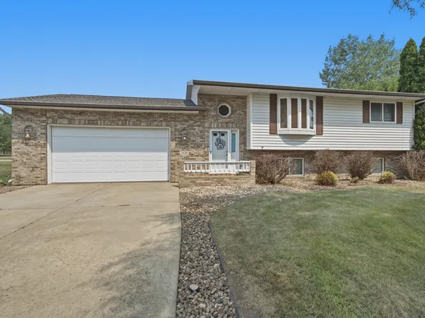 208 Jeanne Cir, Hartford, SD 57033