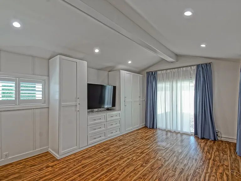 2621 Mathews Ave — Photo 19