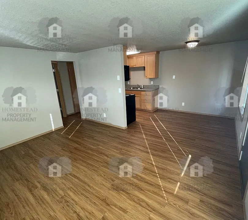 475 Jackson St W