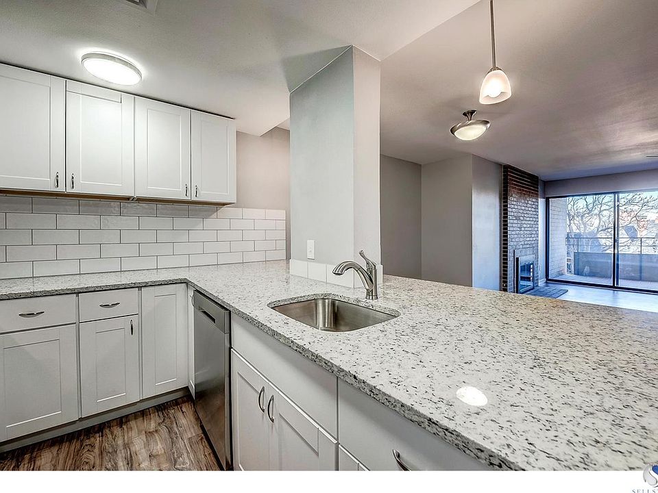 1st image of 800 N Pearl St APT 411