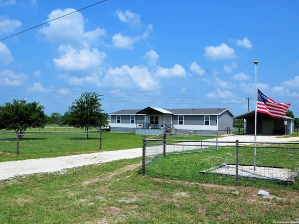 101 OAK VALLEY DR, La Vernia, TX 78121