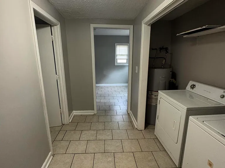 605 Harry St — Photo 6