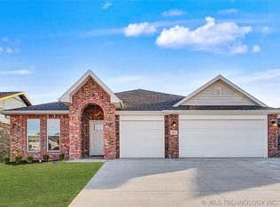 2072 130th Ln S, Jenks, OK 74037