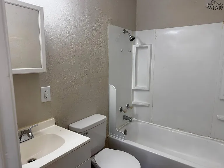 2409 Avenue D — Photo 10
