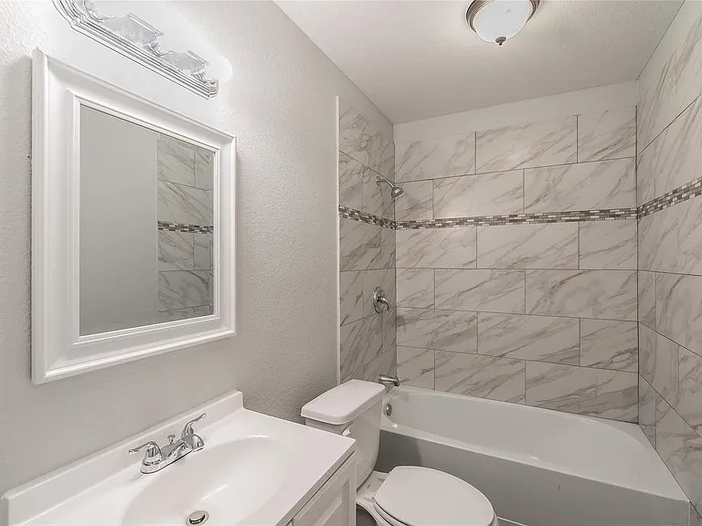 1809 Daniel St — Photo 17