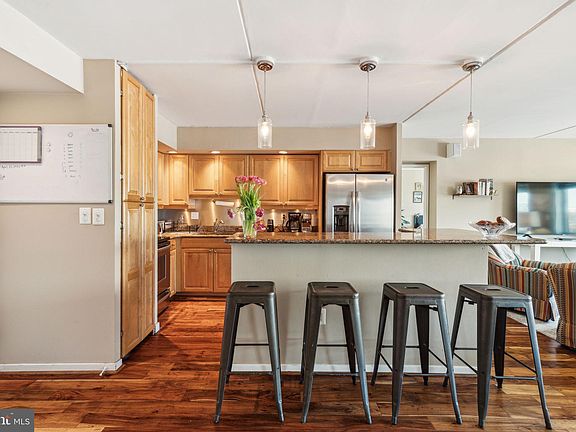 3rd image of 200 Lombard St #811