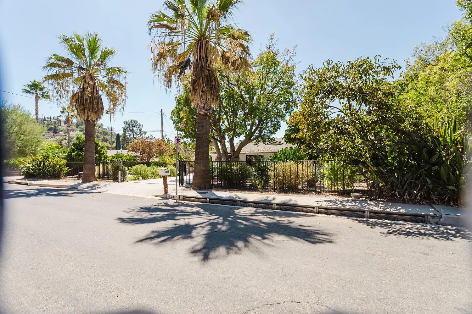 3 bed, 2092 sqft, $8,000 — Photo 3