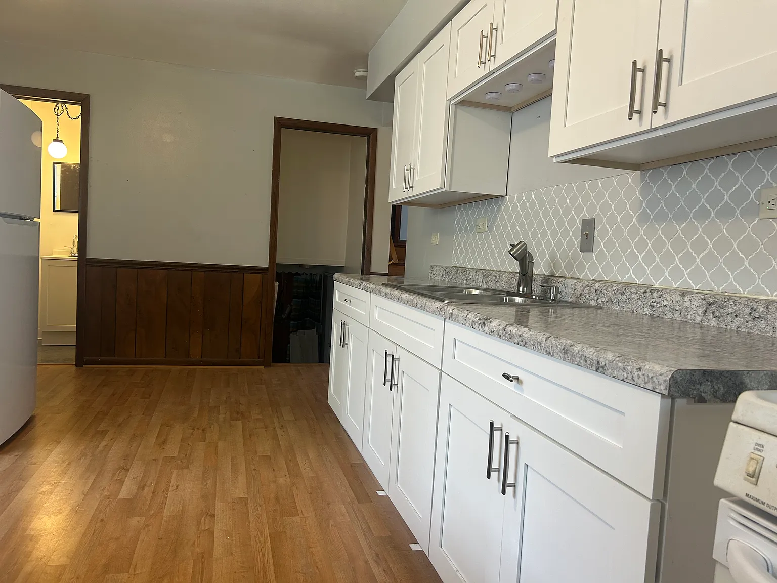Beautiful move-in ready tri level home — Photo 2