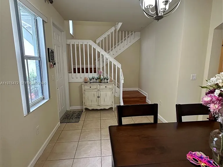 133 SE 28th Ter #8 — Photo 9