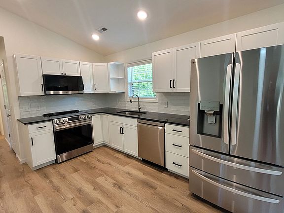 5th image of 115 Dorchester Ln