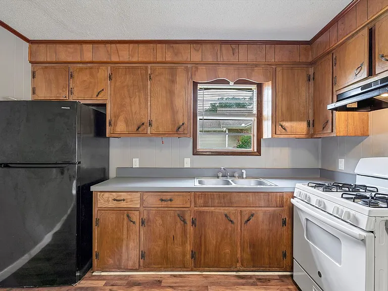 312 W College Ave — Photo 8