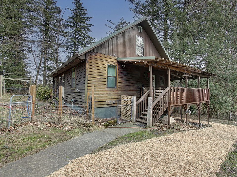 1st image of 532 NE Curtis Dr