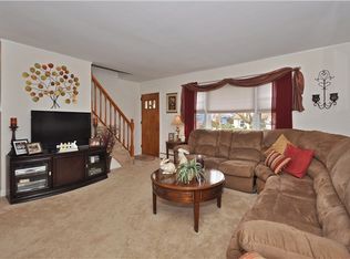 40 Shawnee Rd, Hopatcong, NJ 07843